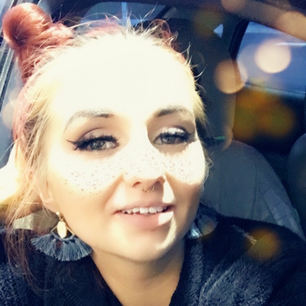 Meet your Posher, Alicia